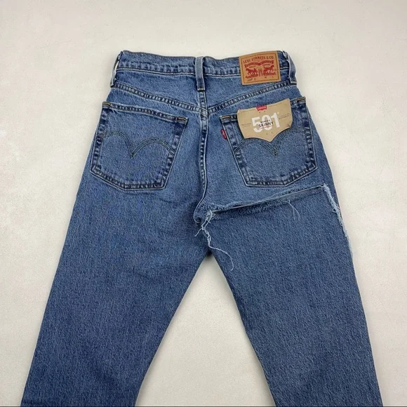 NWT Levi’s 501 High Rise Ass Rip / Butt Rip Jeans - Picture 8 of 8